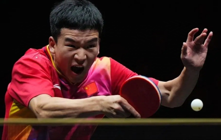 关于冲刺关键时刻，运动员展现出色竞技水平的信息