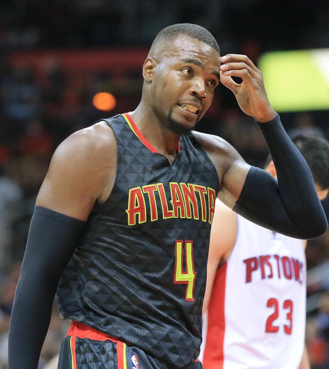 老鹰队后卫成功升级,成为球队得分榜第一 老鹰队后卫成功升级,成为球队得分榜第一