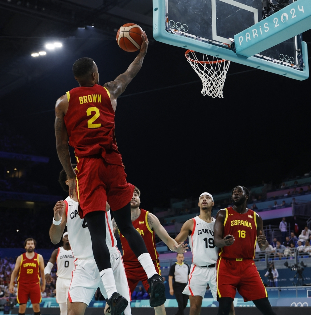 湖人B队险胜西班牙男篮，保罗统治全场的简单介绍