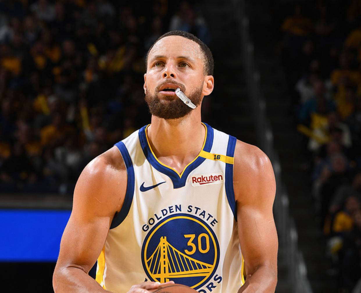 灰熊逆转火箭，库里点燃赛场