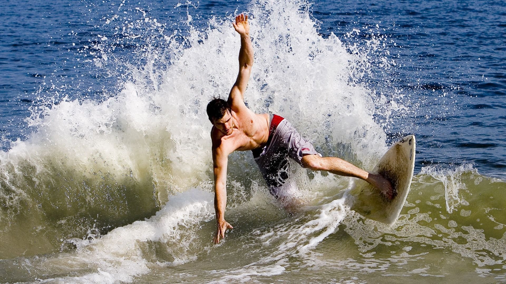 福克斯表现堪称教科书，热火击败广东队，一场跨越文化的篮球启示