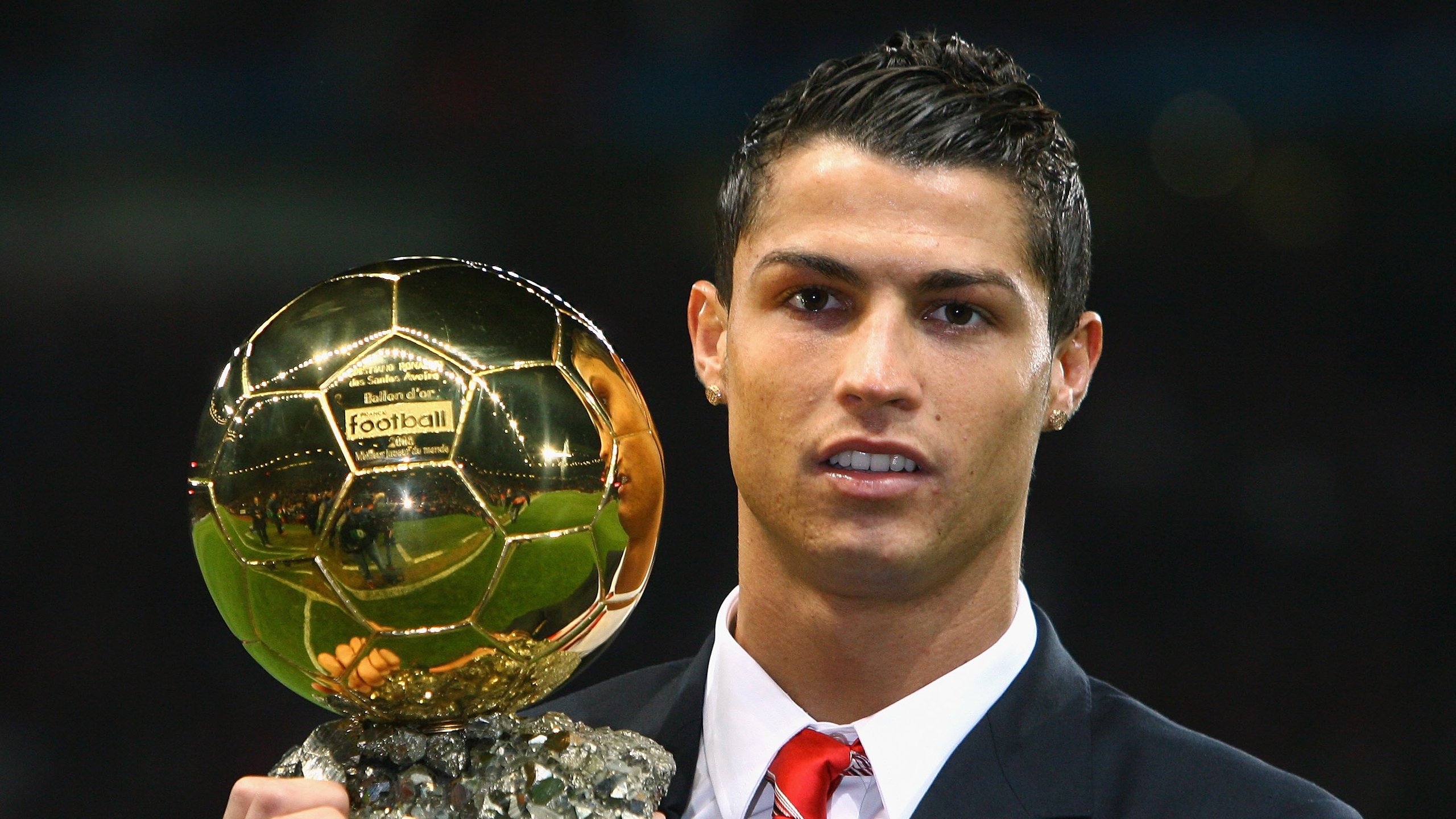 北欧寒夜鏖战记，阿尔瓦雷斯星火点燃安联，拜仁险破挪威铁壁